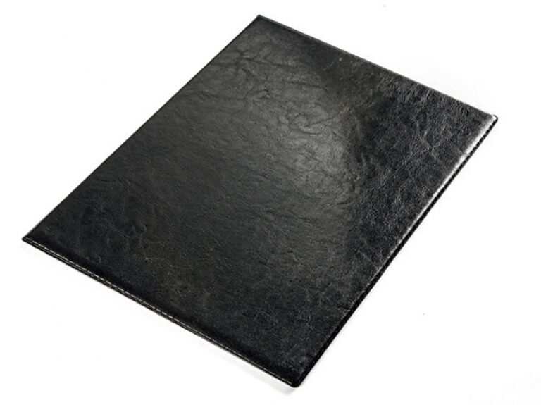 *Aplankas sveikinimams Panta Plast, A4, juodos spalvos