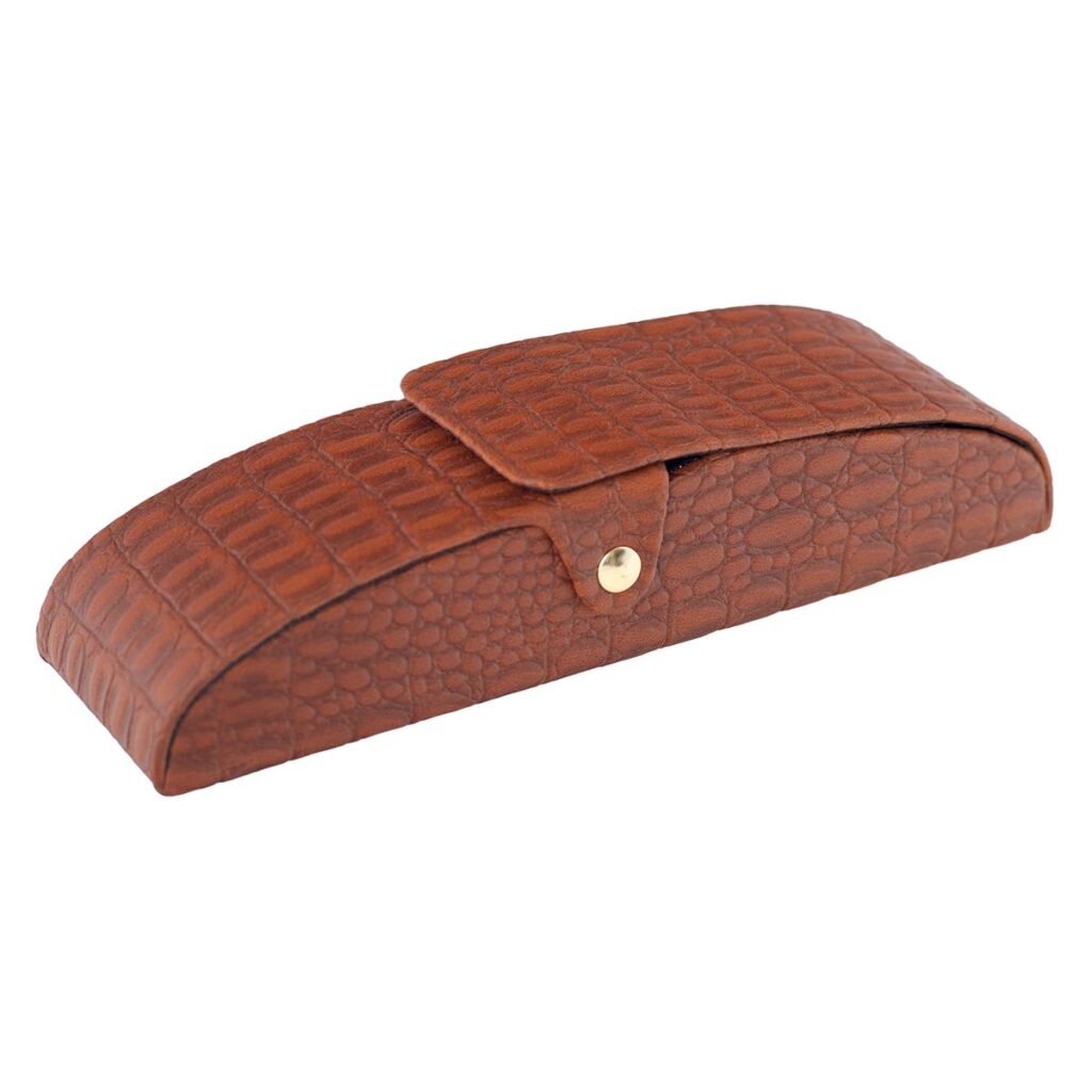 *Dėklas akiniams o/p tamsiai rudas su magnetiniu užsegimu 160x44x38mm