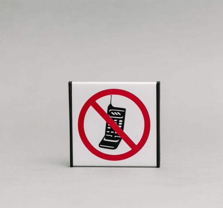 Ženklas informacinis 1.1 Nekalbėti mobiliuoju telefonu, 93x93mm !