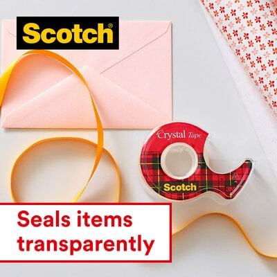 Scotch Crystal Tape laikiklis šalia rožinio voko, susuktos oranžinės juostelės ir raštuoto popieriaus
