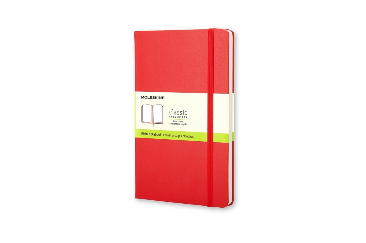 Raudona Moleskine Plain Notebook knygutė baltiems užrašams su kremine etikete ir užsegimo gumele
