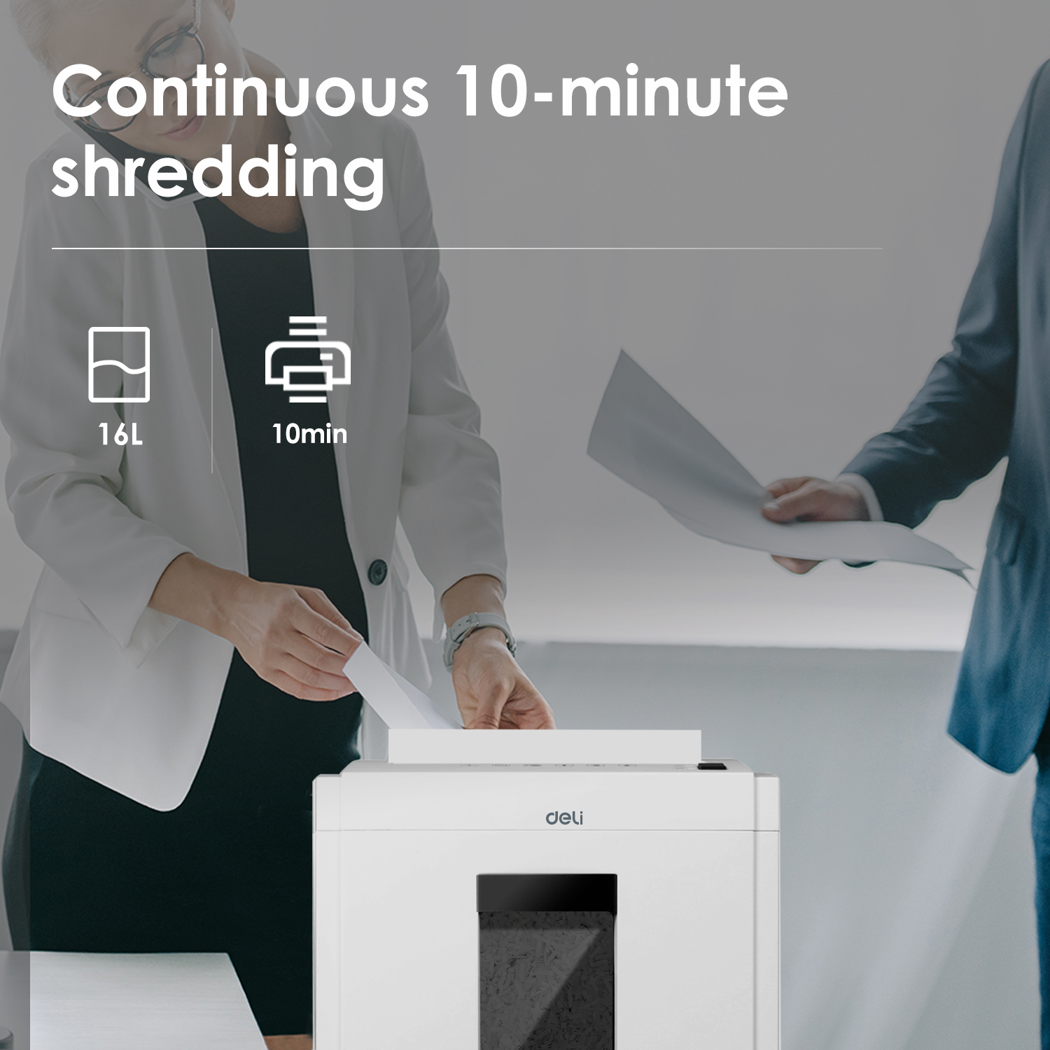 Biuro scena su baltu DELI T051 naikikliu, užrašu Continuous 10-minute shredding ir 16 l bei 10 min. piktogramomis
