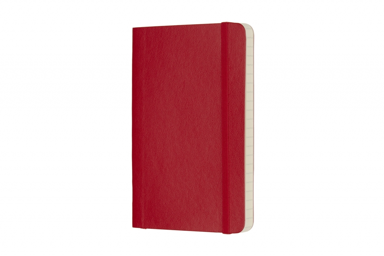 Raudona Moleskine Classic 9 × 14 cm knygutė su minkštu viršeliu, elastine juosta ir kreminiu lapų kraštu