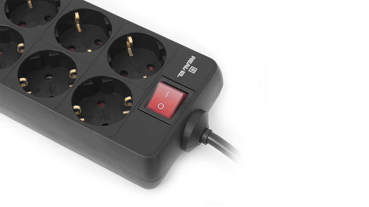 Juodo REAL-EL RS-8 Protect prailgintuvo jungiklio ir lizdų stambus planas