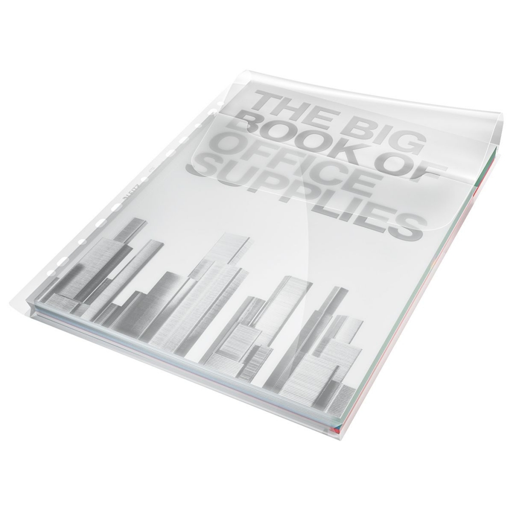 Skaidri Leitz A4 dokumentų įmautė su įdėtu leidiniu The Big Book of Office Supplies ir matomu užlenkiamu kraštu