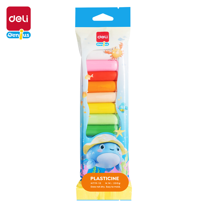 Skaidrioje Deli pakuotėje sudėta 12 plastilino spalvų, apačioje Plasticine užrašas ir delfino iliustracija